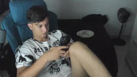 Snapshot of philip_dj chatting on January 6, 9:46 am philip_dj online show from January 6, 9:46 am