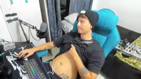 Snapshot of philip_dj chatting on February 11, 2:49 am philip_dj online show from February 11, 2:49 am