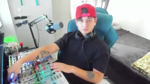 Snapshot of philip_dj chatting on February 16, 8:49 pm philip_dj online show from February 16, 8:49 pm
