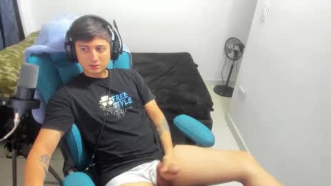 Snapshot of philip_dj chatting on March 16, 9:46 am philip_dj online show from March 16, 9:46 am