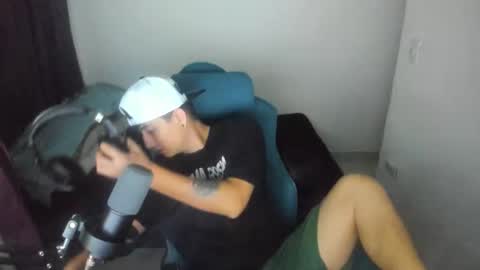 Snapshot of philip_dj chatting on April 13, 9:04 am philip_dj online show from April 13, 9:04 am