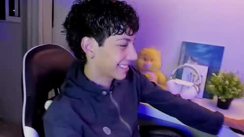 Phil.   INDEPENDENT MODEL online show from September 16, 5:30 am