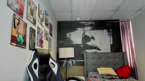 Snapshot of philippsx chatting on July 5, 8:05 pm PHILLIP online show from July 5, 8:05 pm