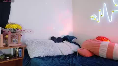 Snapshot of philips_jhon chatting on June 17, 12:29 pm philips_jhon online show from June 17, 12:29 pm