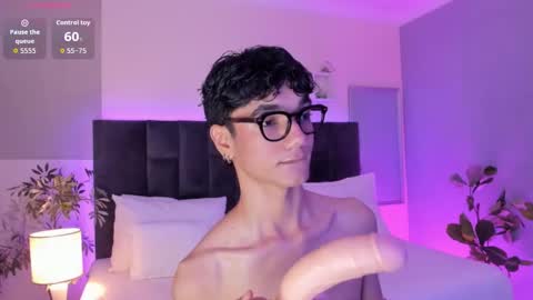 Phillip online show from November 16, 9:53 pm