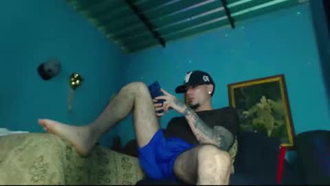 Snapshot of phlilloyhighclouds chatting on December 13, 3:11 pm phlilloyhighclouds online show from December 13, 3:11 pm