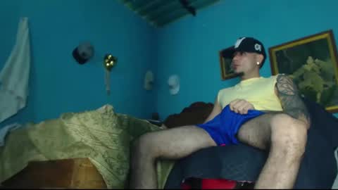 Snapshot of phlilloyhighclouds chatting on December 15, 2:08 am phlilloyhighclouds online show from December 15, 2:08 am