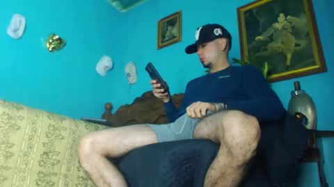 Snapshot of phlilloyhighclouds chatting on January 25, 12:37 pm phlilloyhighclouds online show from January 25, 12:37 pm