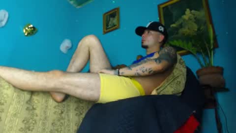 Snapshot of phlilloyhighclouds chatting on January 31, 7:51 pm phlilloyhighclouds online show from January 31, 7:51 pm