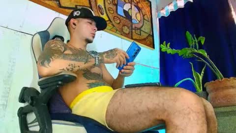 Snapshot of phlilloyhighclouds chatting on October 26, 12:44 pm phlilloyhighclouds online show from October 26, 12:44 pm