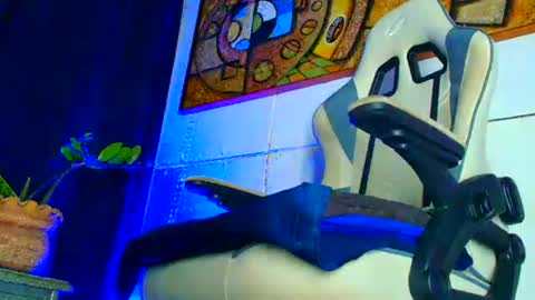 Snapshot of phlilloyhighclouds chatting on October 27, 11:20 pm phlilloyhighclouds online show from October 27, 11:20 pm