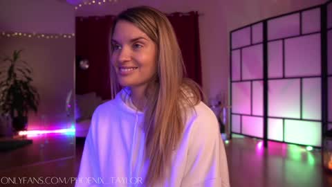 Snapshot of phoenix_taylor chatting on December 7, 5:37 am PHOENIX TAYLOR online show from December 7, 5:37 am