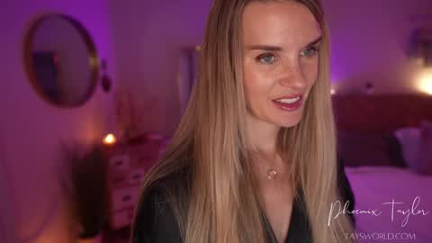 Snapshot of phoenix_taylor chatting on November 14, 2:10 am PHOENIX TAYLOR online show from November 14, 2:10 am