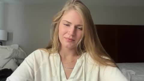 Snapshot of phoenixbabie21 chatting on December 17, 6:14 pm phoenixbabie21 online show from December 17, 6:14 pm