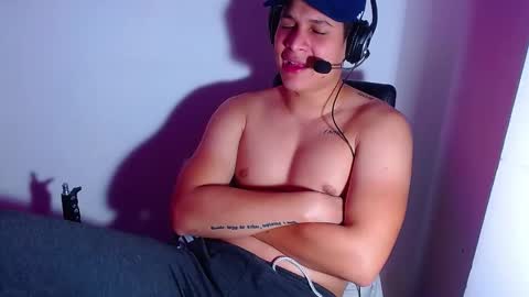 Snapshot of phoenixgnz08 chatting on December 24, 4:44 am AdnierGnz online show from December 24, 4:44 am