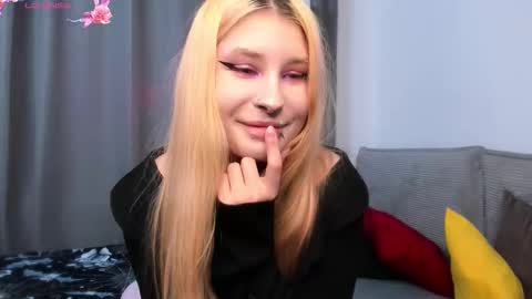 Phoenixvale Pls follow me online show from November 29, 3:04 pm