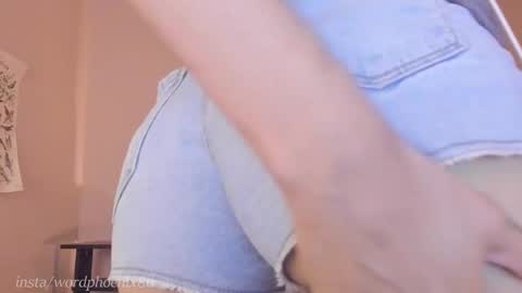 Snapshot of phoenixx_x chatting on December 16, 2:25 am phoenixx_x online show from December 16, 2:25 am