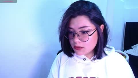 Snapshot of phylavell_ chatting on July 6, 11:18 pm phylavell_ online show from July 6, 11:18 pm