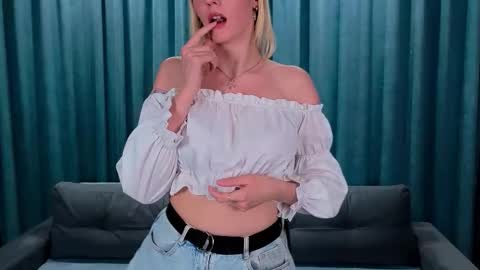 Anna online show from March 4, 3:51 pm