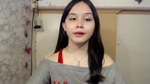 Snapshot of pia_intownx chatting on May 9, 7:19 pm Ms Pia online show from May 9, 7:19 pm