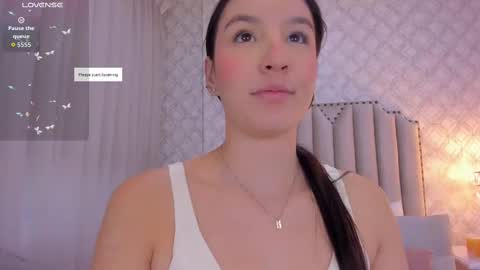 Snapshot of pia_johnson_ chatting on October 7, 11:18 am online show from October 7, 11:18 am