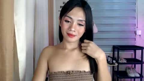 Snapshot of pia_xxx chatting on May 6, 3:17 pm Pia online show from May 6, 3:17 pm