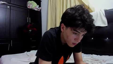 Snapshot of picaszomilos350 chatting on February 4, 4:18 am picaszomilos350 online show from February 4, 4:18 am