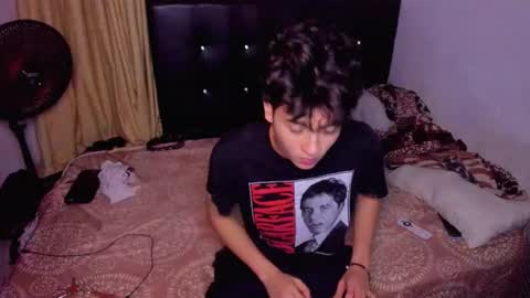 Snapshot of picaszomilos350 chatting on February 9, 5:11 am picaszomilos350 online show from February 9, 5:11 am