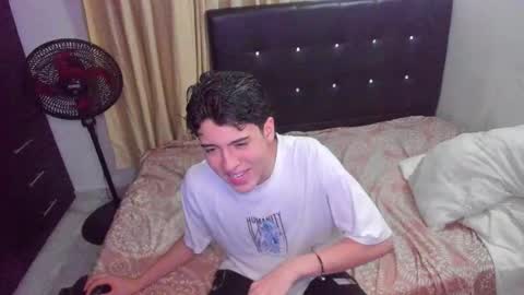 Snapshot of picaszomilos350 chatting on February 12, 5:13 am picaszomilos350 online show from February 12, 5:13 am