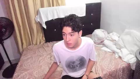 Snapshot of picaszomilos350 chatting on February 13, 5:25 am picaszomilos350 online show from February 13, 5:25 am