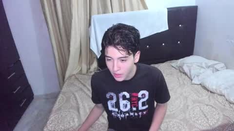 Snapshot of picaszomilos350 chatting on February 15, 5:59 am picaszomilos350 online show from February 15, 5:59 am