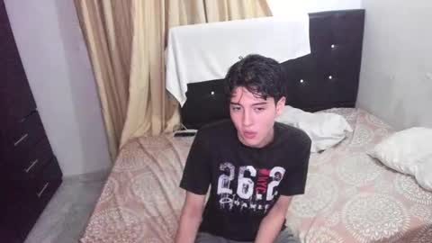 Snapshot of picaszomilos350 chatting on February 15, 7:51 am picaszomilos350 online show from February 15, 7:51 am