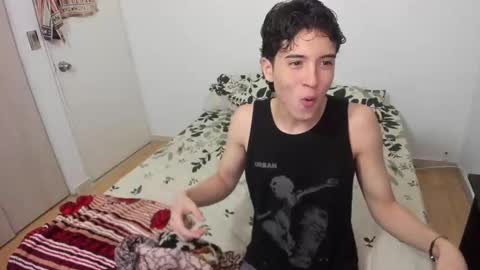 Snapshot of picaszomilos350 chatting on February 16, 5:31 pm picaszomilos350 online show from February 16, 5:31 pm