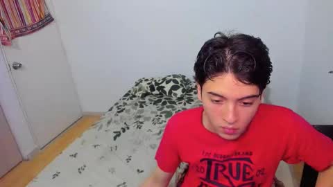 Snapshot of picaszomilos350 chatting on March 4, 5:24 am picaszomilos350 online show from March 4, 5:24 am