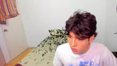 Snapshot of picaszomilos350 chatting on March 5, 5:14 am picaszomilos350 online show from March 5, 5:14 am