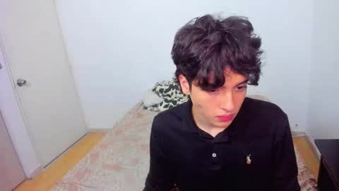 Snapshot of picaszomilos350 chatting on March 11, 7:36 am picaszomilos350 online show from March 11, 7:36 am