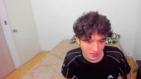 Snapshot of picaszomilos350 chatting on March 12, 5:46 am picaszomilos350 online show from March 12, 5:46 am