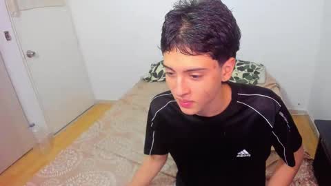 Snapshot of picaszomilos350 chatting on March 13, 7:26 am picaszomilos350 online show from March 13, 7:26 am