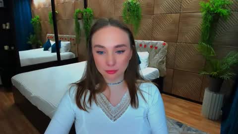 Emelie online show from March 19, 4:33 pm