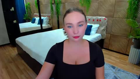 Emelie online show from April 17, 10:51 am