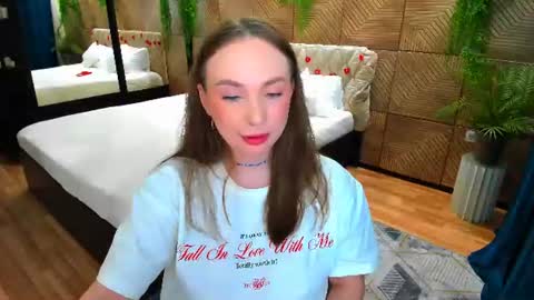Emelie online show from June 16, 4:42 pm