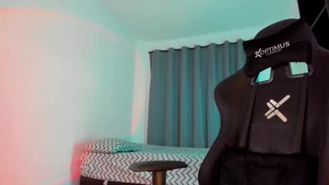 Pierre online show from December 18, 1:22 am