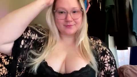 Snapshot of piggyrose chatting on September 28, 10:26 pm Piggy Rose online show from September 28, 10:26 pm