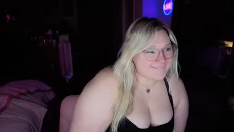 Piggy Rose online show from March 6, 12:18 am