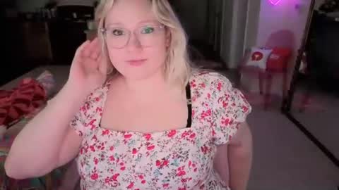 Snapshot of piggyrose chatting on July 24, 11:36 pm Piggy Rose online show from July 24, 11:36 pm