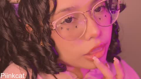 Snapshot of piinkcat chatting on February 9, 4:36 am Emi online show from February 9, 4:36 am