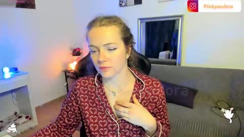 PiinkPandora online show from March 12, 7:20 pm