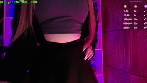 Snapshot of pika_pikaa chatting on December 7, 10:28 pm Sonya online show from December 7, 10:28 pm