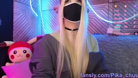 Snapshot of pika_pikaa chatting on September 26, 10:36 pm Sonya online show from September 26, 10:36 pm
