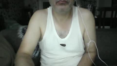 Snapshot of pikolo71 chatting on December 4, 8:29 pm Tom online show from December 4, 8:29 pm